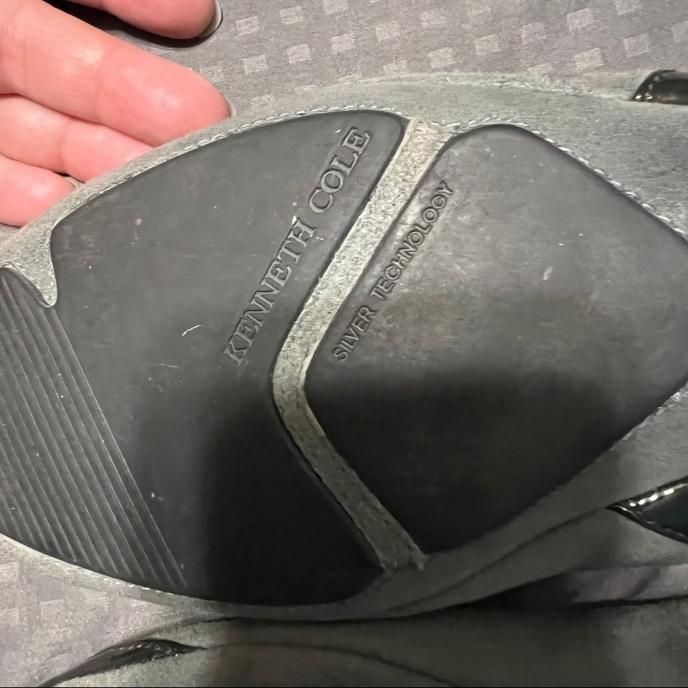 Kenneth Cole Run Away Gray Suede Patent Heel Cap Toe Flats size 8.5 - Picture 9 of 11